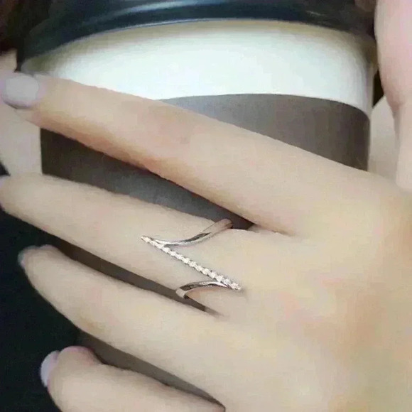 New Beautiful Silver Plated CZ Ring - Picture 3 of 4